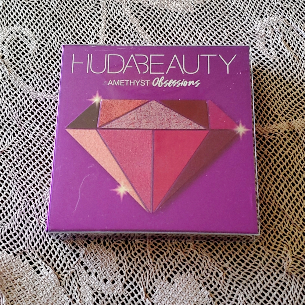Huda Beauty Amethyst Obsession